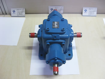 十字轉向箱 側視