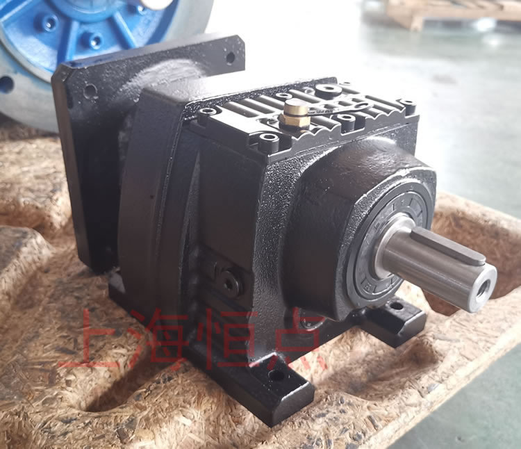 R37系列減速機的實物照片，輸入配伺服電機