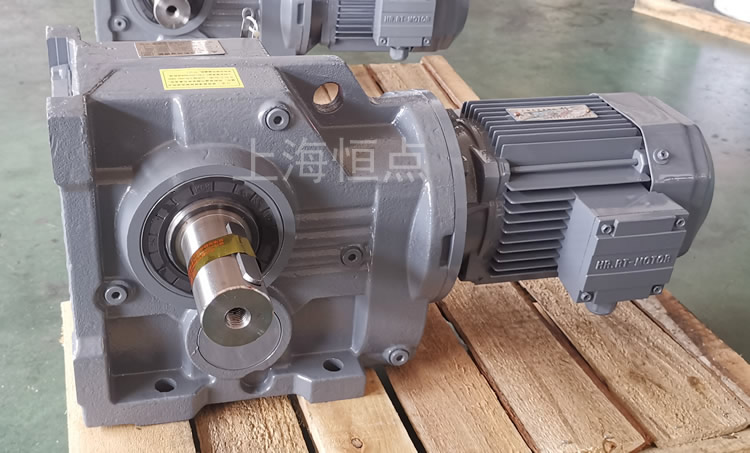 K77減速機 M1水平安裝 接線盒C1 配方形電機 左側單軸A輸出 實物圖