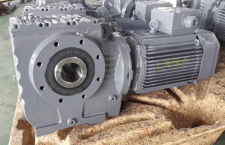 SA77系列減速機輸入配電機，輸出通孔，常用件實物圖