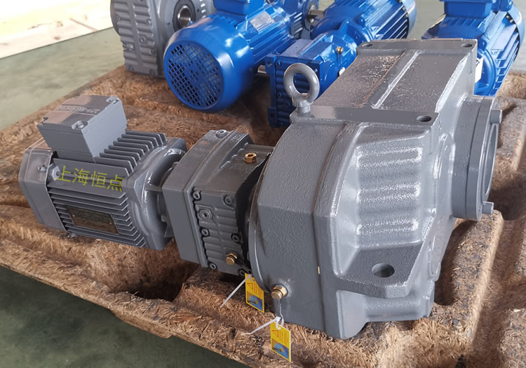  FAZ77R37雙級減速機，通孔+小法蘭輸出，實物圖如下