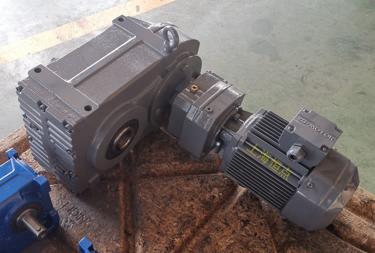  FAZ77R37雙級減速機，通孔+小法蘭輸出，實物圖